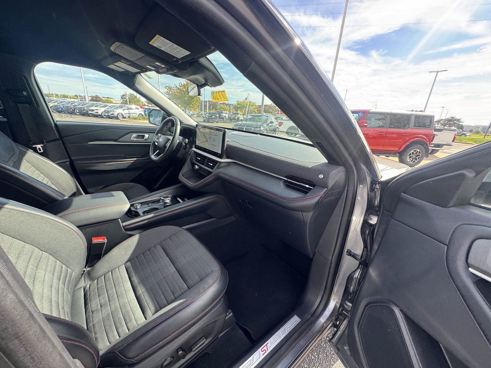Certified 2025 Ford Explorer ST-Line w/ ST-Line Street Pack AWD/4WD image 19