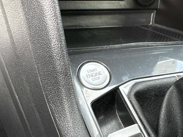 Used 2023 Volkswagen Tiguan SE w/ Panoramic Sunroof Package image 17