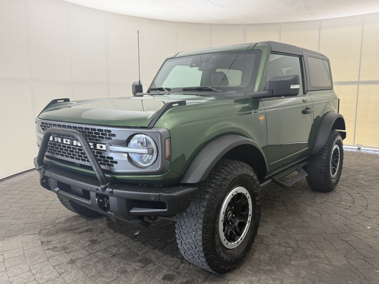 Certified 2023 Ford Bronco Badlands w/ Sasquatch Package AWD/4WD image 3