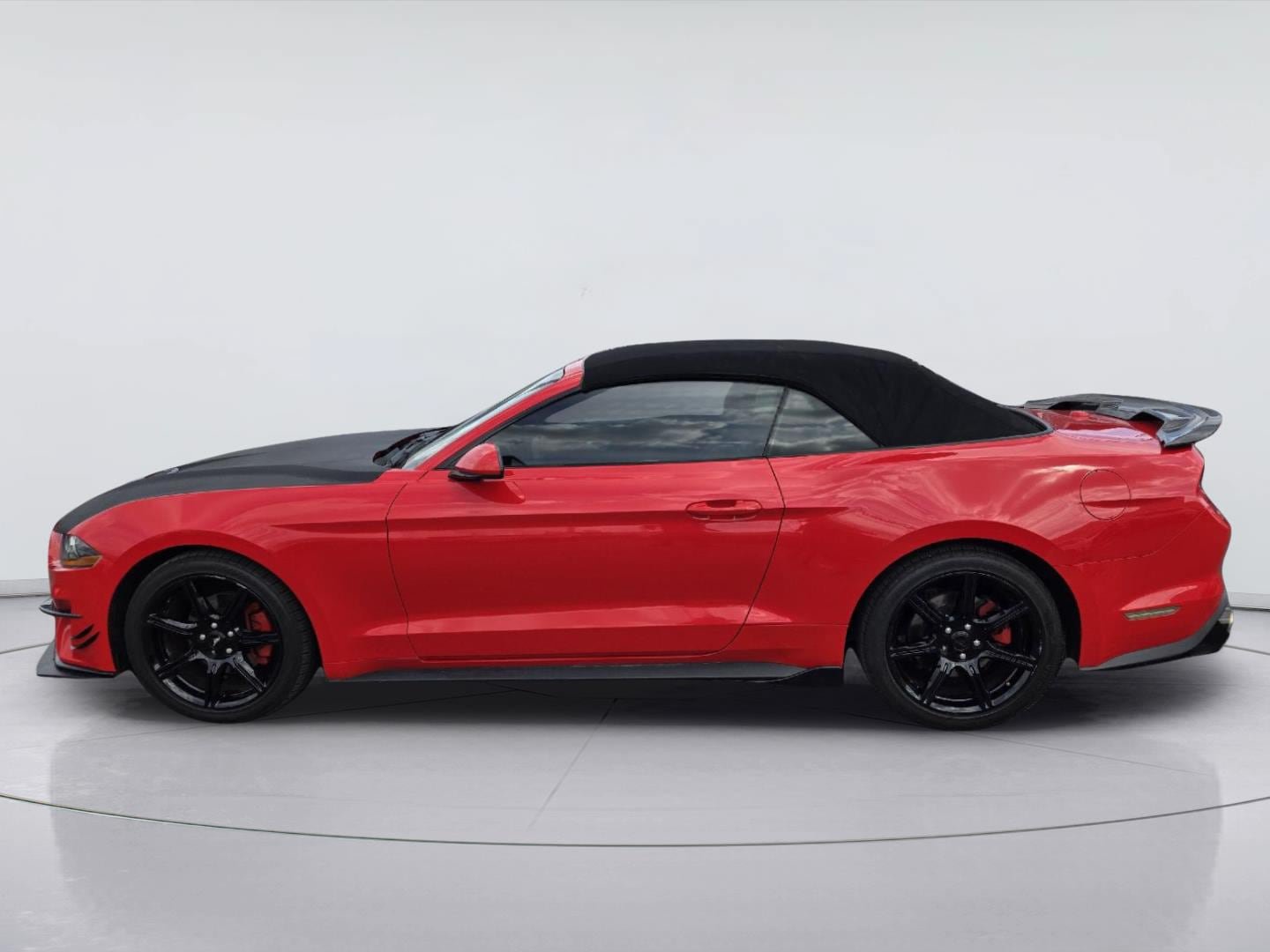 Certified 2022 Ford Mustang Premium RWD image 5