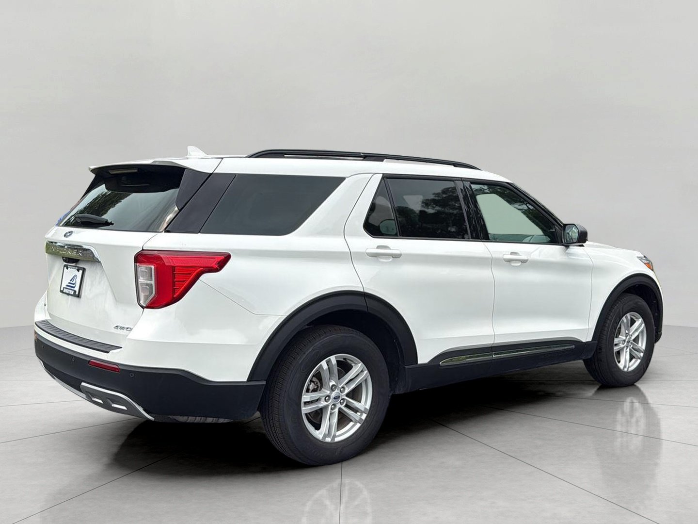 Certified 2024 Ford Explorer XLT w/ Equipment Group 202A AWD/4WD image 9