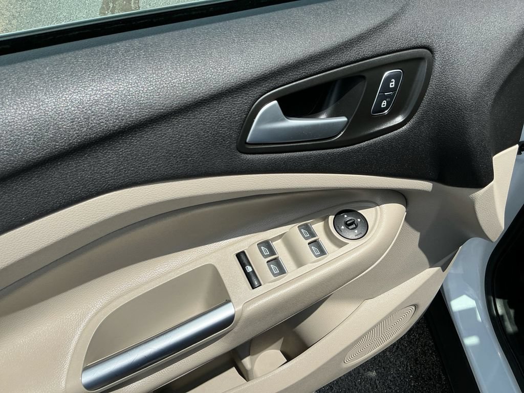 Certified 2019 Ford Escape SE FWD image 16