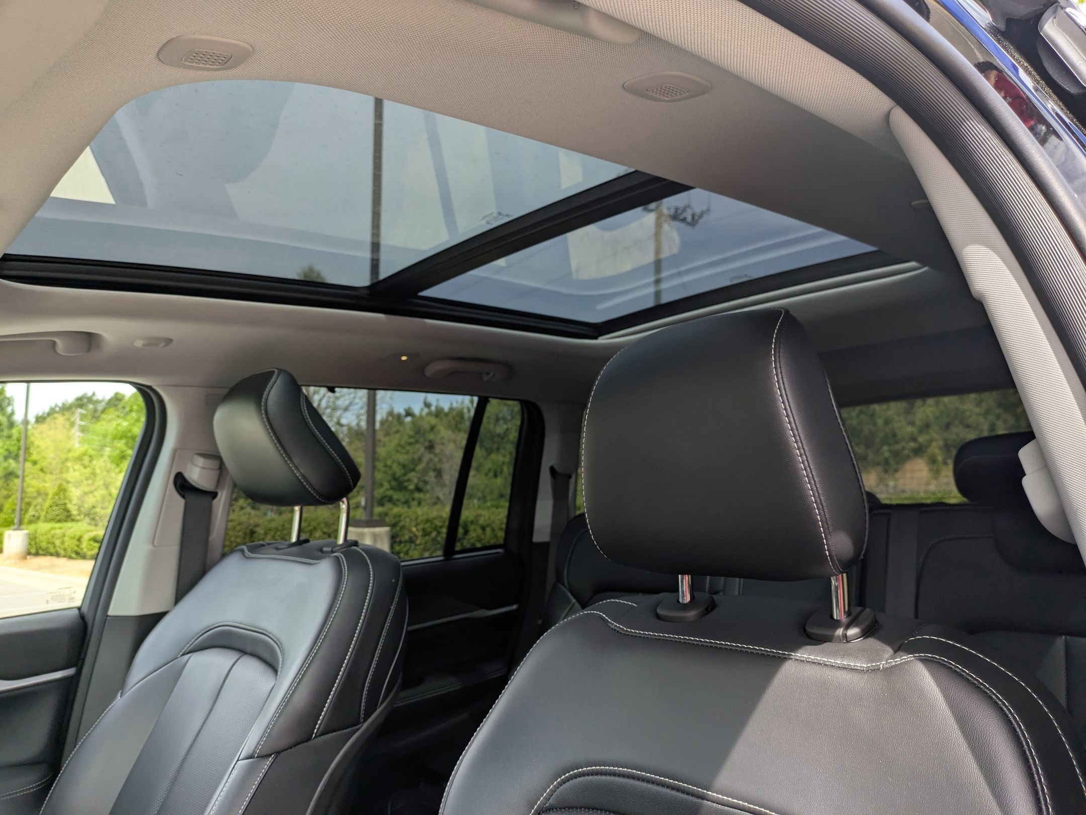 Used 2023 Jeep Grand Cherokee Limited w/ Luxury Tech Group II AWD/4WD image 28