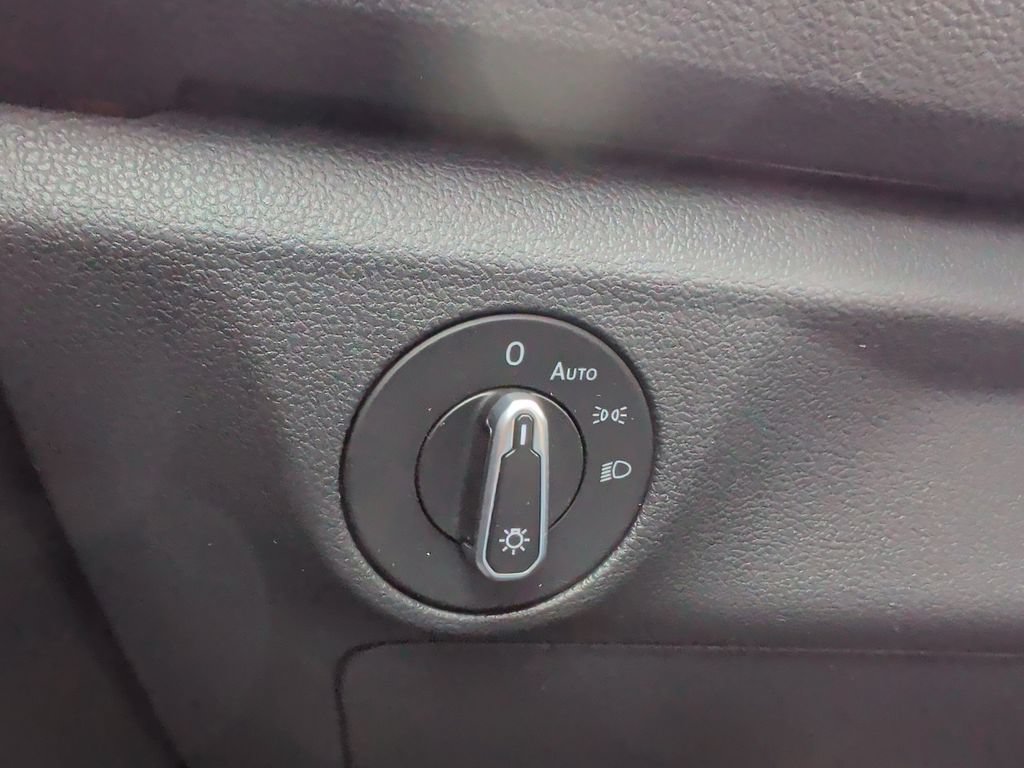 Used 2021 Volkswagen Jetta SE FWD image 26