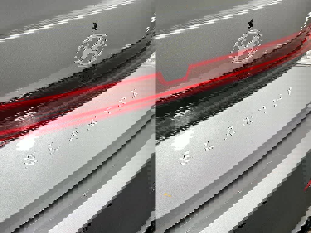 Used 2025 Hyundai Elantra SEL image 10