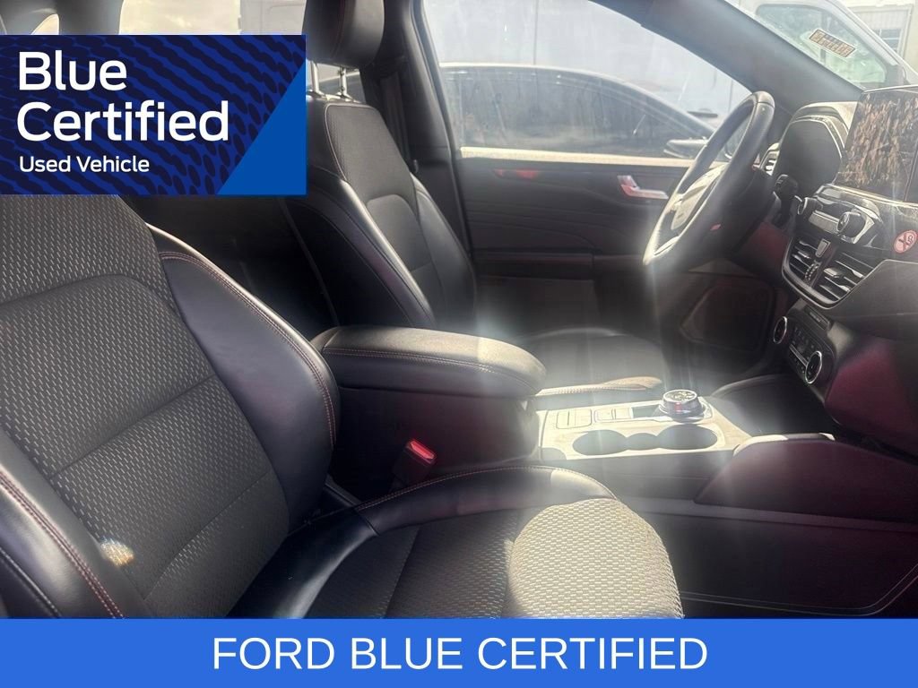Certified 2025 Ford Escape ST-Line Select AWD/4WD image 7