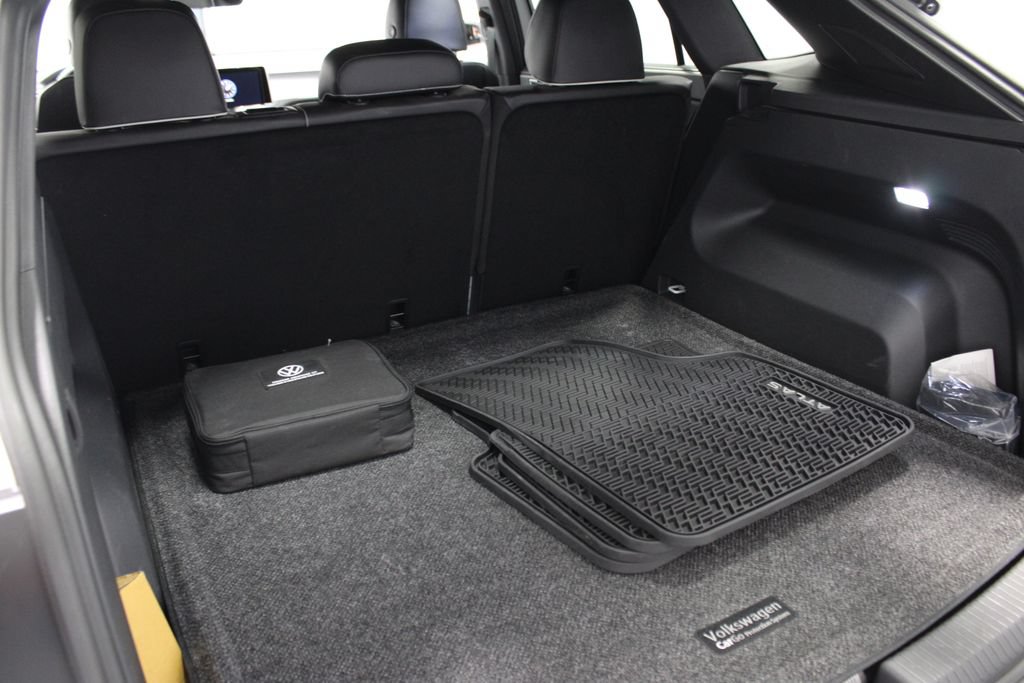 Used 2024 Volkswagen Atlas Cross Sport SEL Premium R-Line AWD/4WD image 19