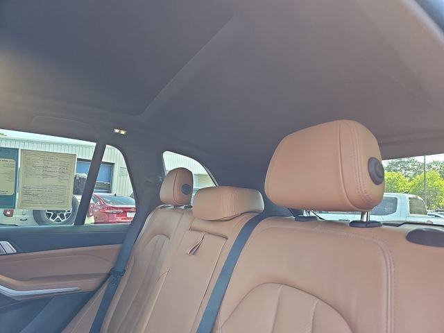 Used 2021 BMW X5 xDrive40i w/ Parking Assistance Package AWD/4WD image 17