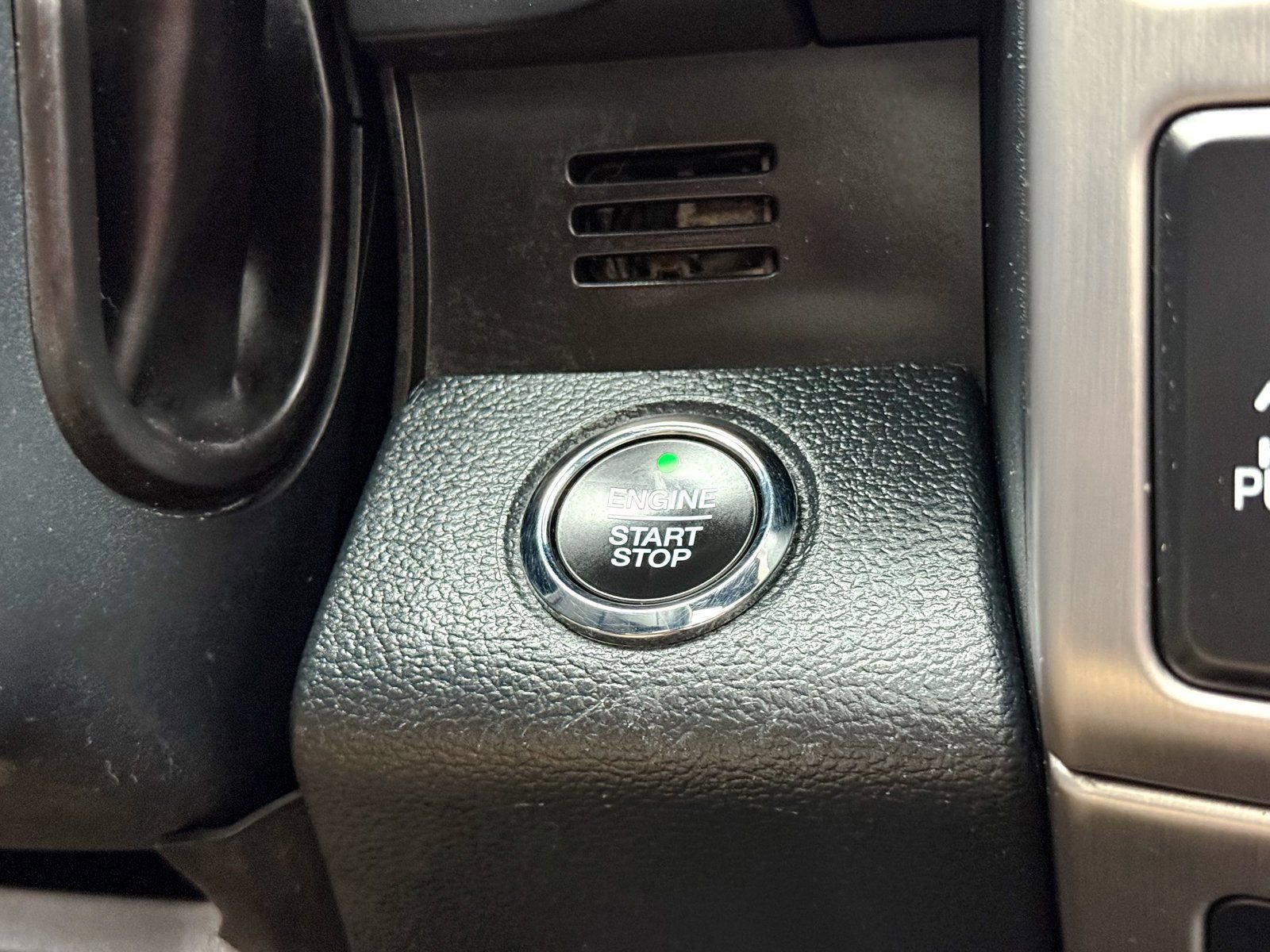 Certified 2022 Ford F350 Platinum w/ Tremor Off-Road Package image 25