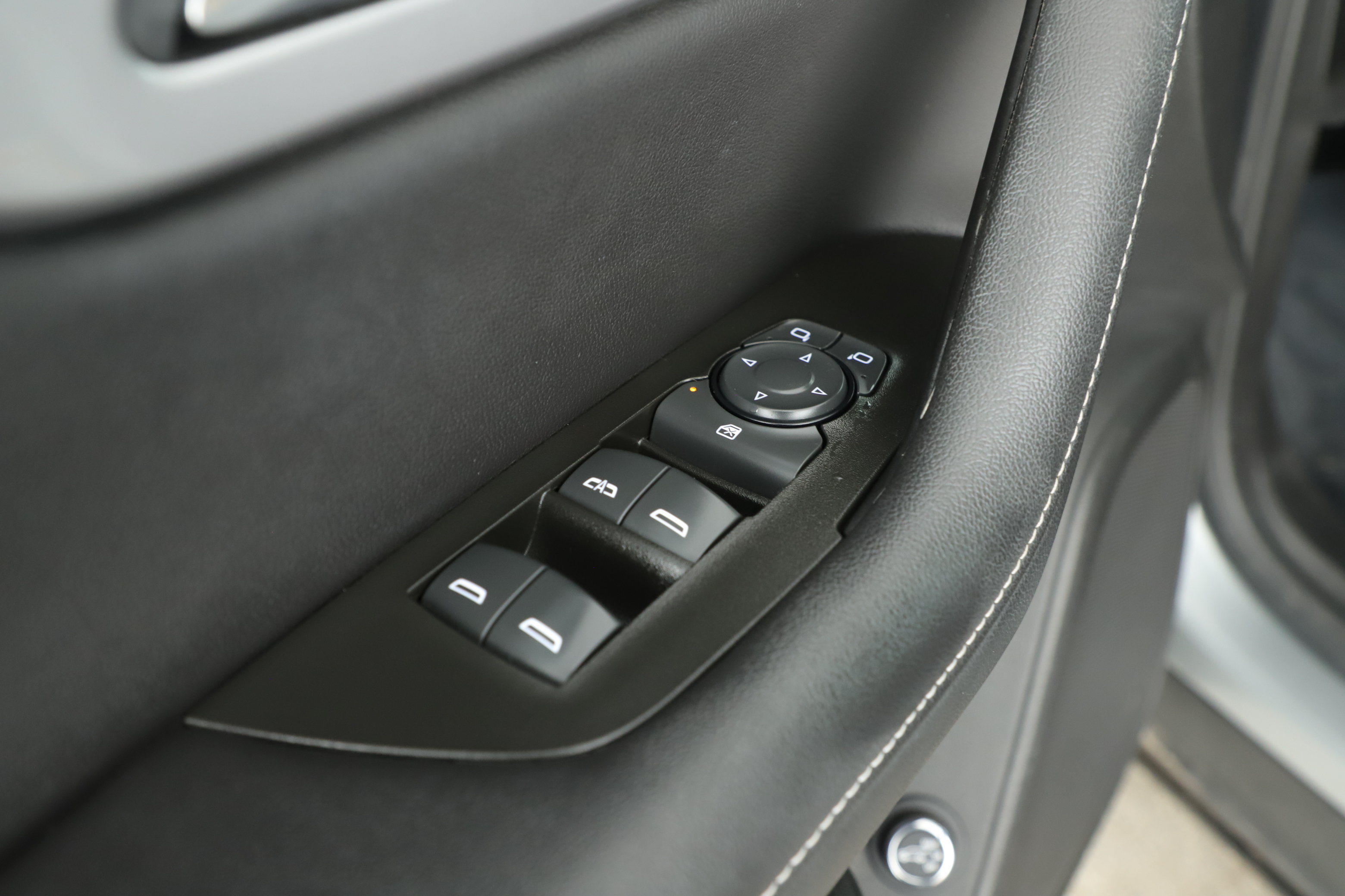 Used 2023 Chevrolet Blazer LT w/ Convenience Package FWD image 8