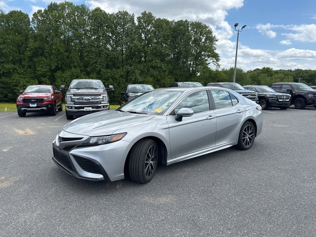 Used 2024 Toyota Camry SE AWD/4WD image 3