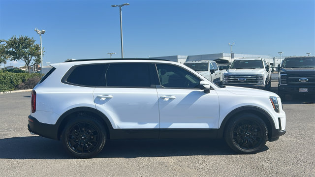Used 2022 Kia Telluride EX w/ EX Premium Package AWD/4WD image 2