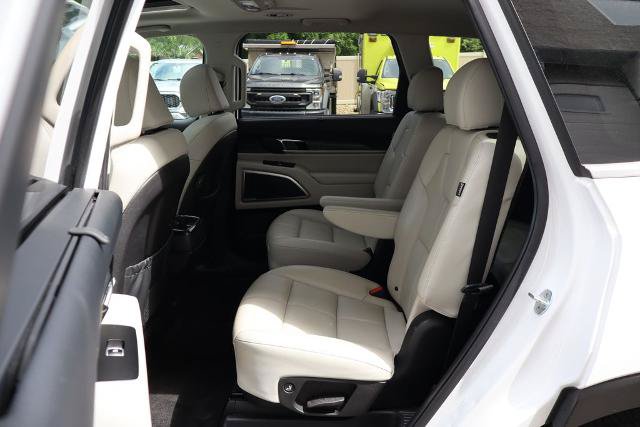 Used 2023 Kia Telluride EX w/ EX Captain's Chair Package AWD/4WD image 10