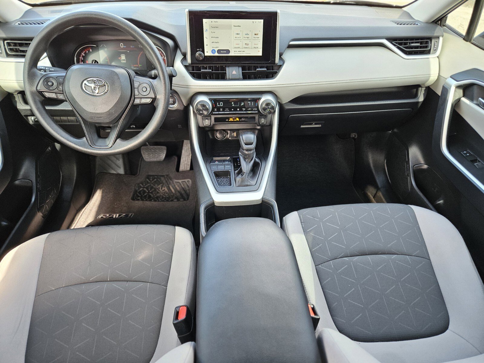 Used 2025 Toyota RAV4 XLE image 13