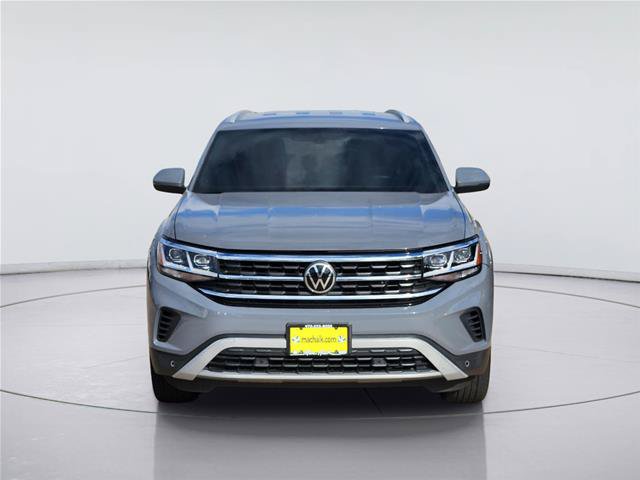 Used 2022 Volkswagen Atlas Cross Sport SE w/ Black Wheel Package AWD/4WD image 2