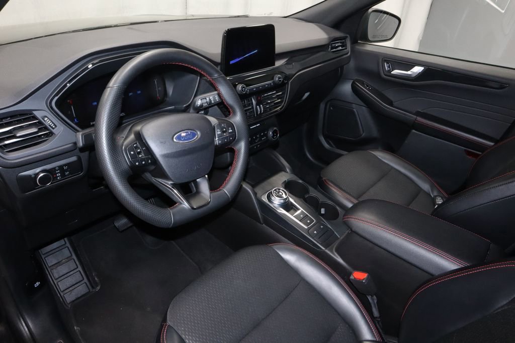 Certified 2025 Ford Escape ST-Line AWD/4WD image 24