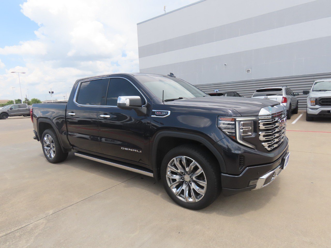 Used 2023 GMC Sierra 1500 Denali w/ Denali Reserve Package AWD/4WD image 7