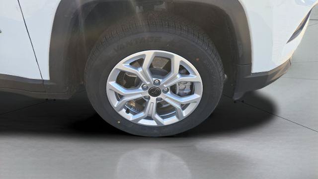 Used 2025 Jeep Compass Latitude w/ Sun & Sound Group AWD/4WD image 28