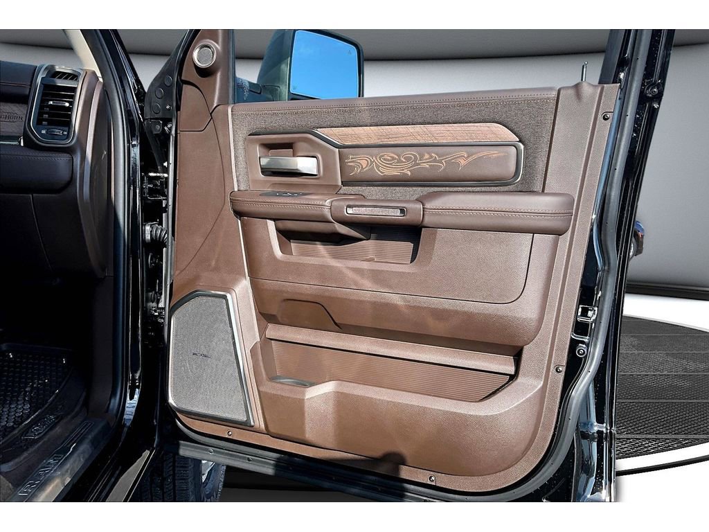 Used 2025 RAM 3500 Longhorn image 25