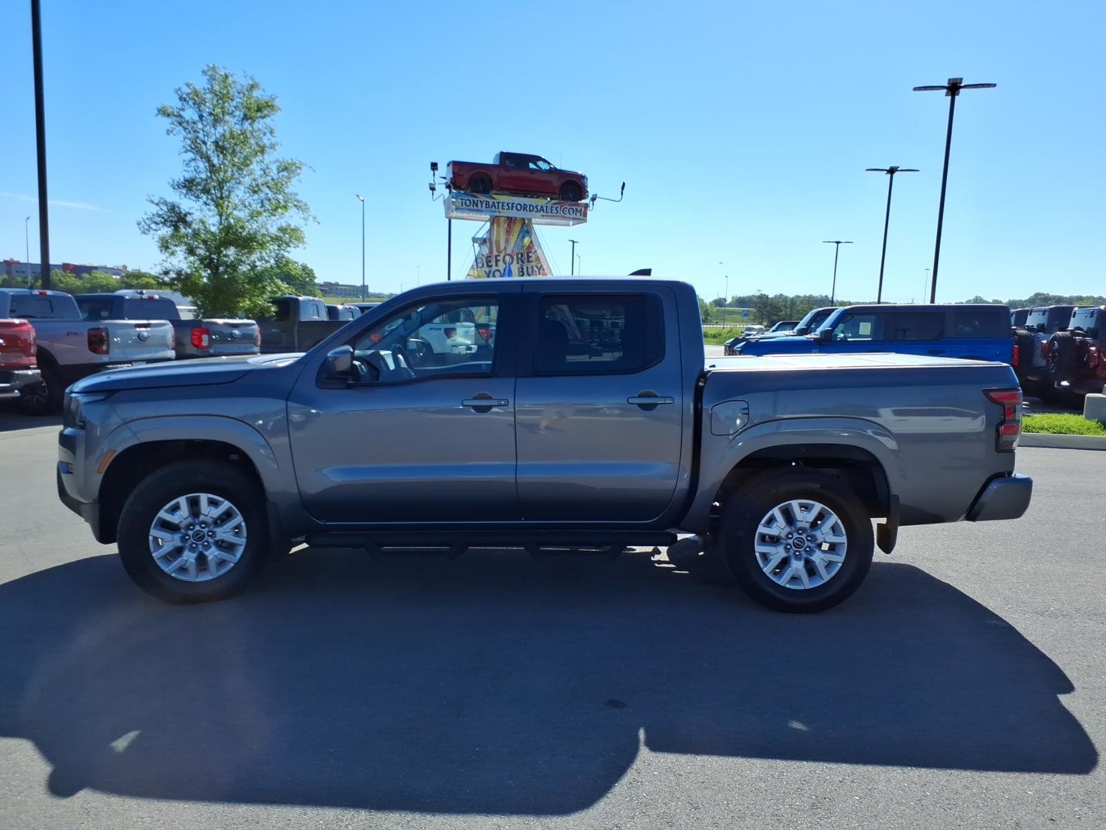 Used 2022 Nissan Frontier SV w/ Technology Package AWD/4WD image 6