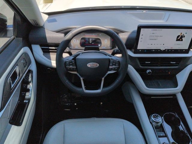 Certified 2025 Ford Explorer Platinum w/ Ultimate Package AWD/4WD image 16