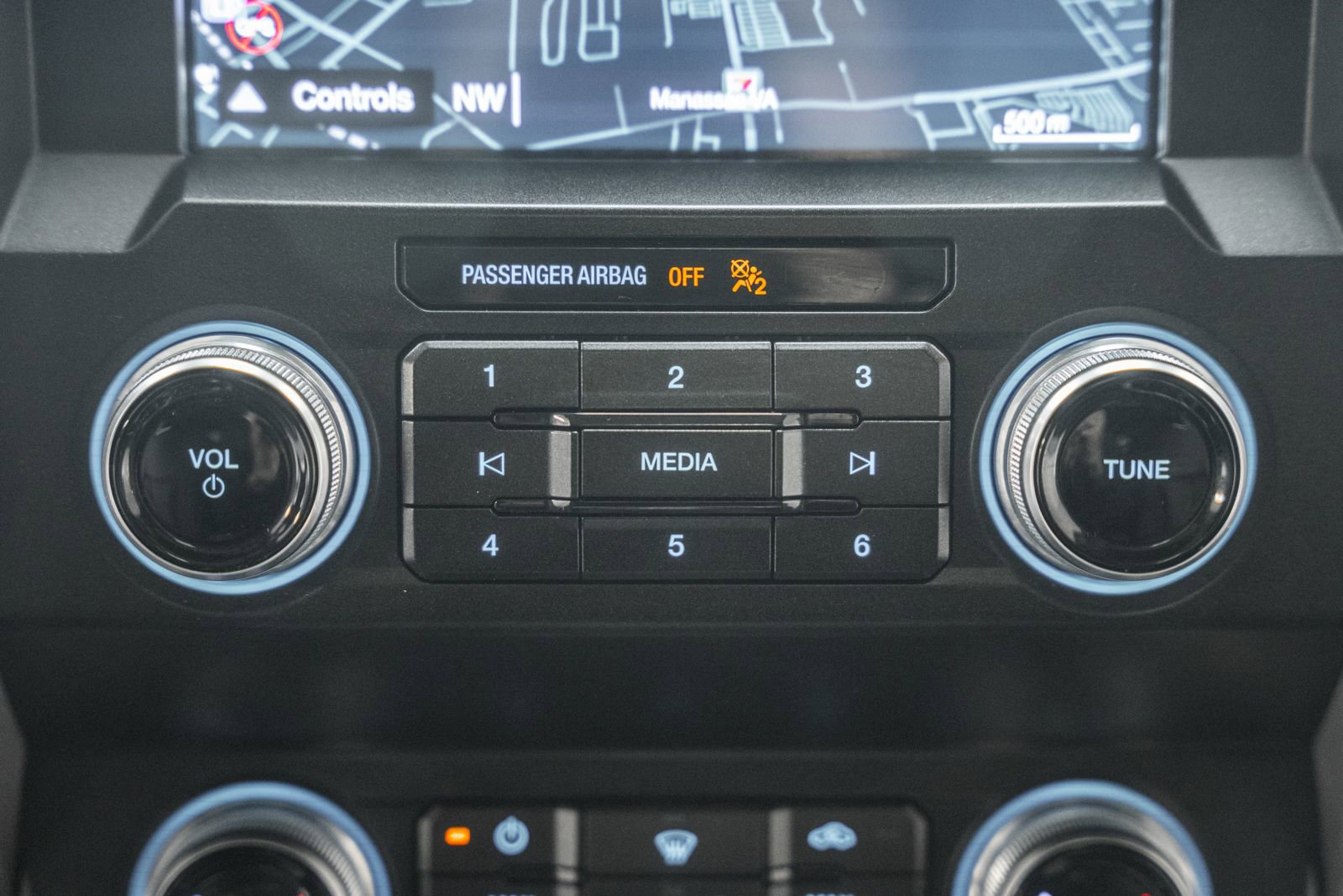 Certified 2019 Ford F150 Lariat w/ Equipment Group 502A Luxury image 27