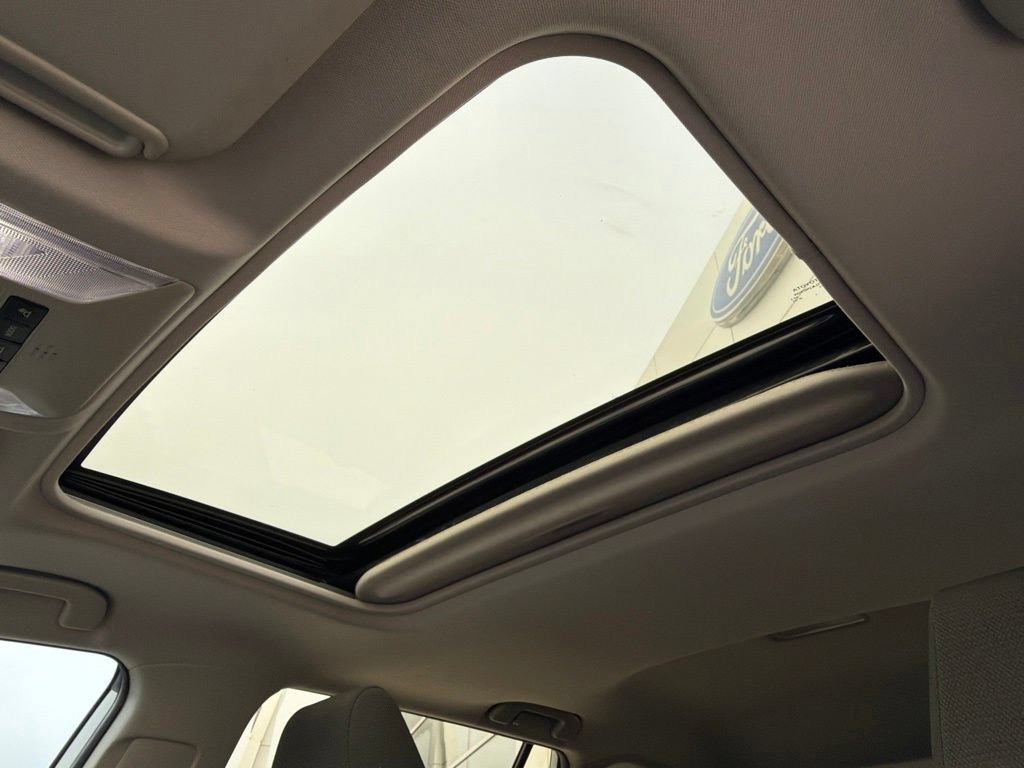 Used 2021 Toyota RAV4 XLE w/ Convenience Package FWD image 31