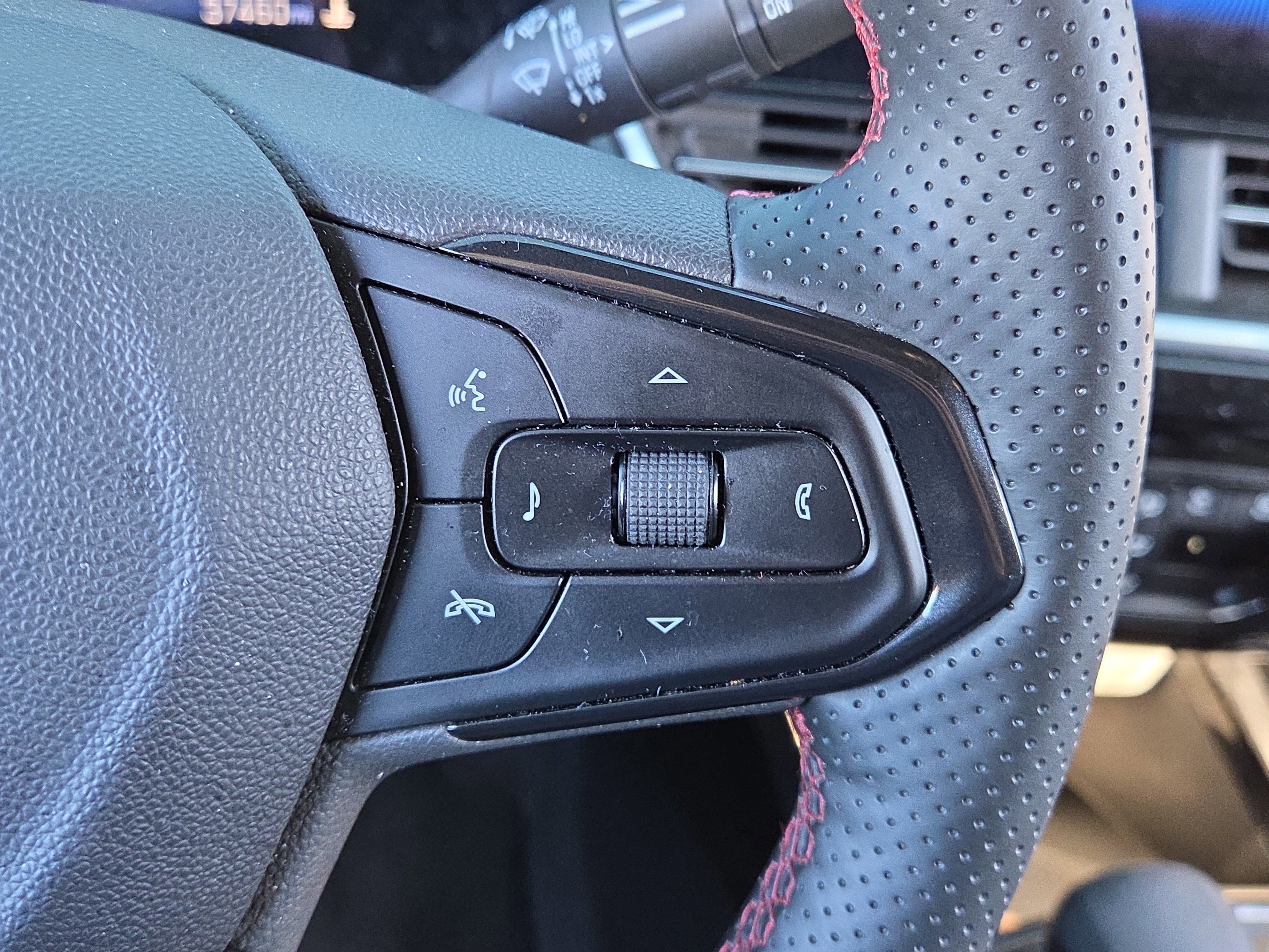 Used 2024 Chevrolet Trax RS w/ Driver Confidence Package FWD image 20