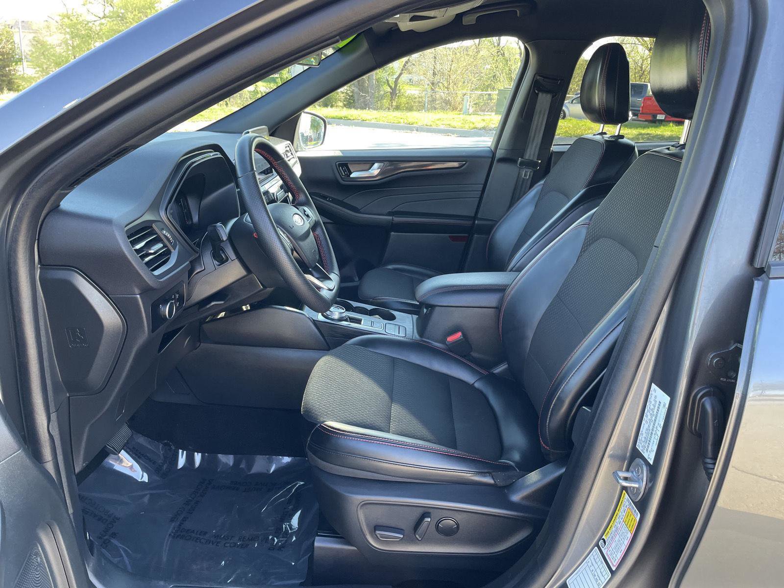 Certified 2025 Ford Escape ST-Line FWD image 17