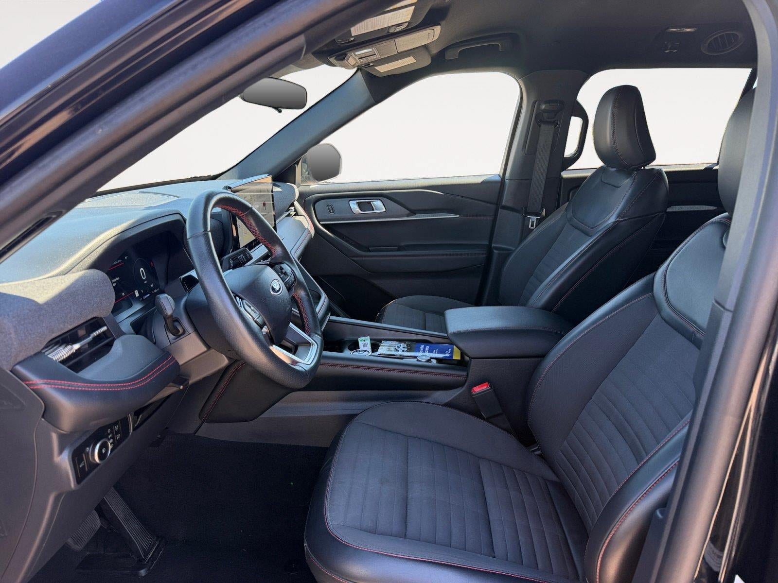 Certified 2025 Ford Explorer ST-Line AWD/4WD image 9
