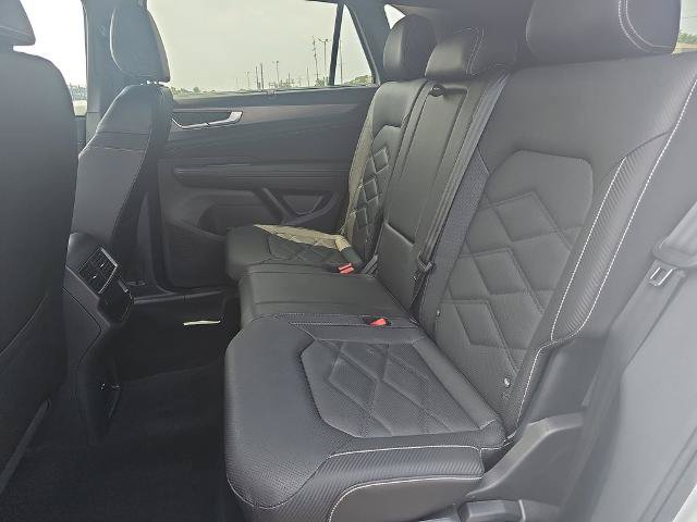 Used 2025 Volkswagen Atlas Cross Sport SE AWD/4WD image 14