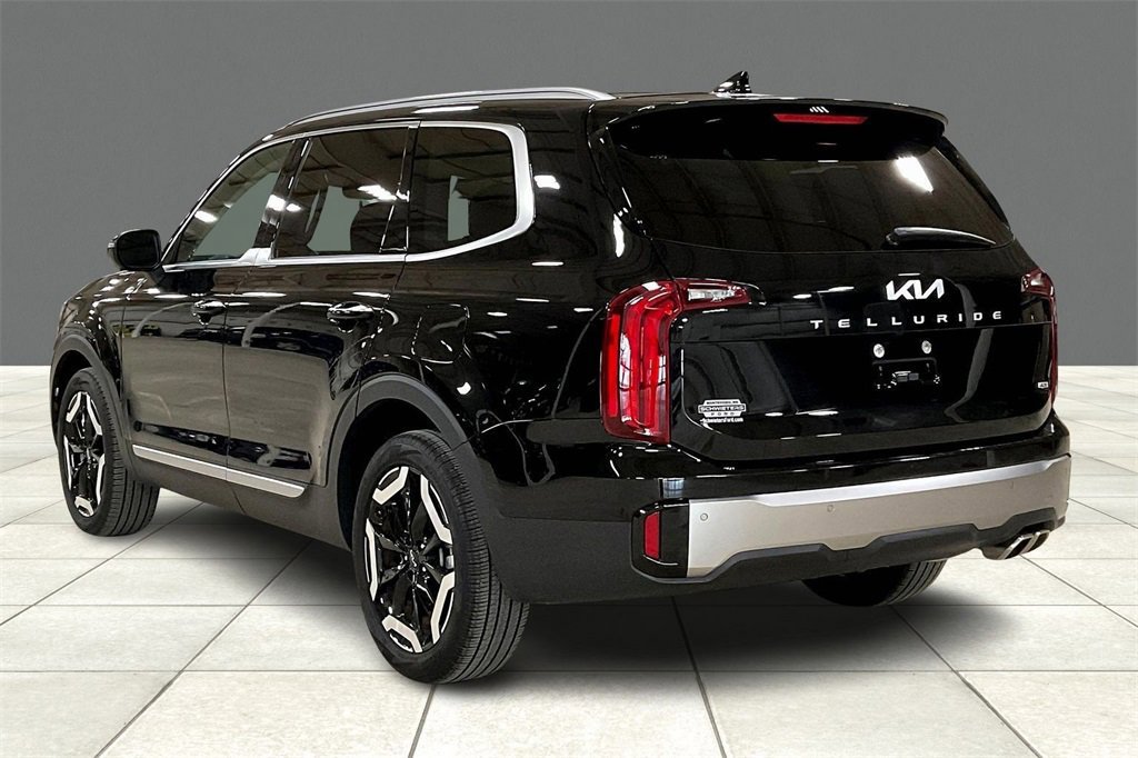 Used 2025 Kia Telluride S image 2