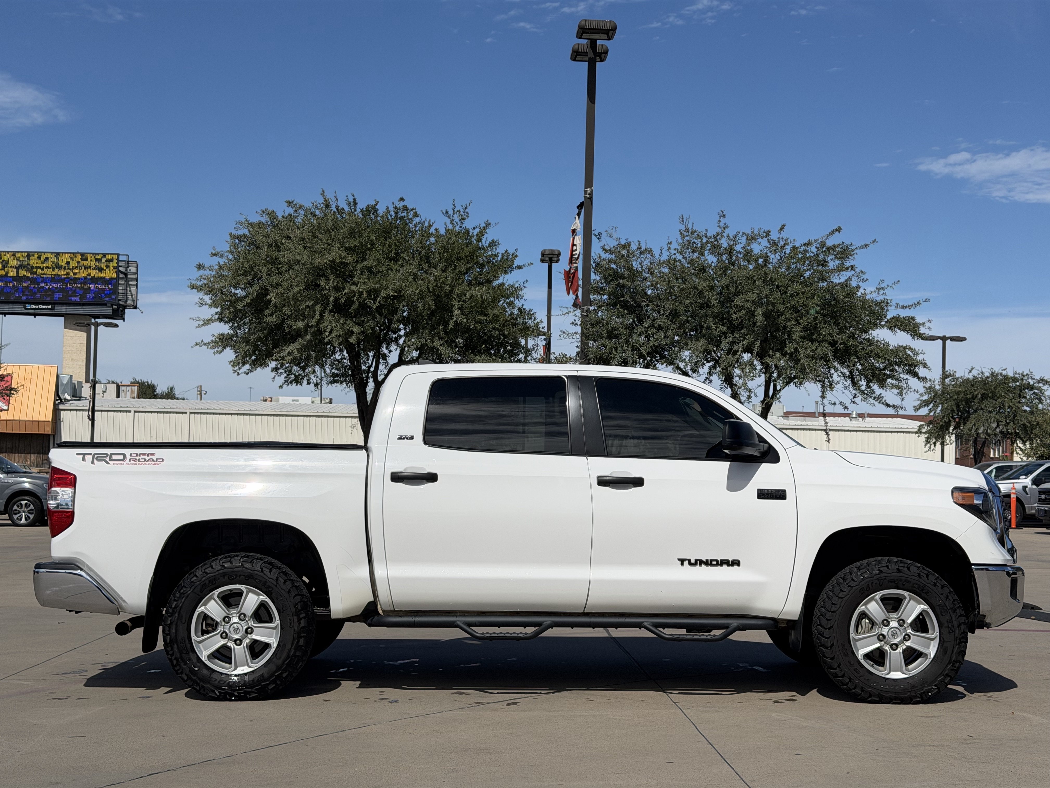 Used 2021 Toyota Tundra SR5 w/ SR5 Leather Package AWD/4WD image 3