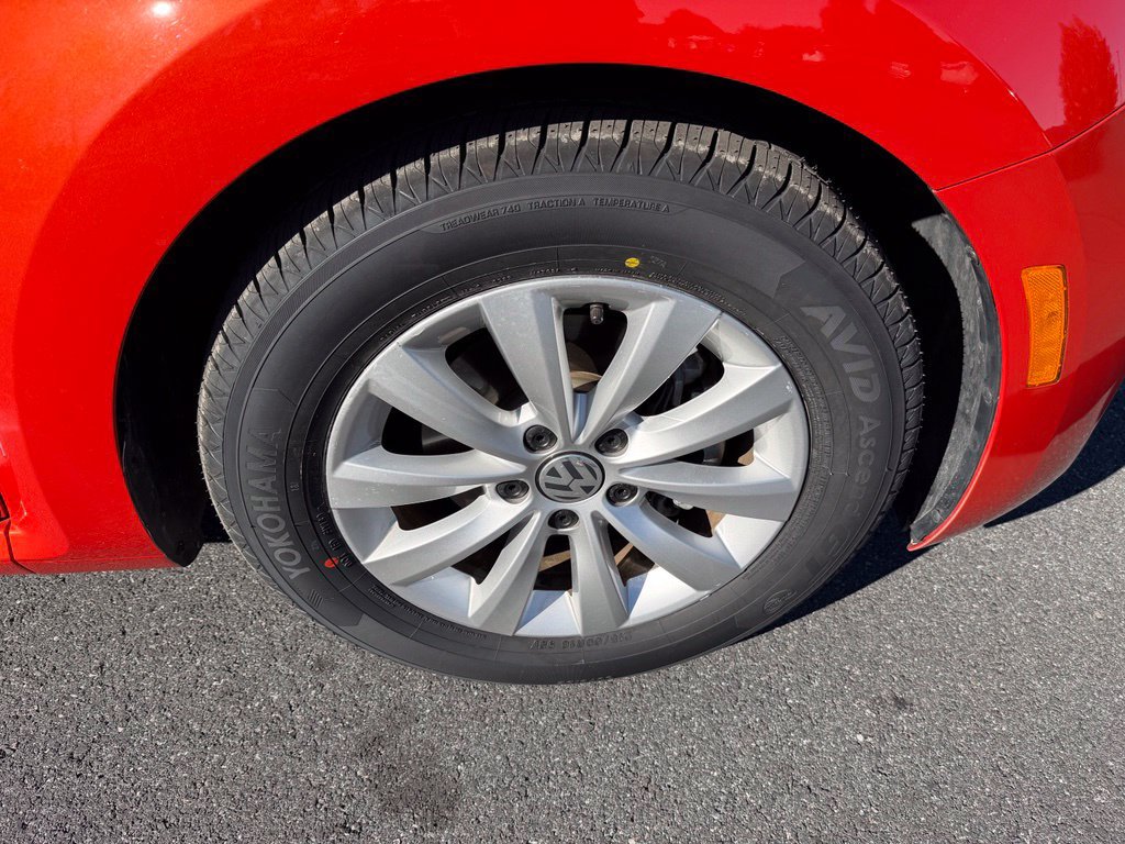 Used 2019 Volkswagen Beetle 2.0T S FWD image 10