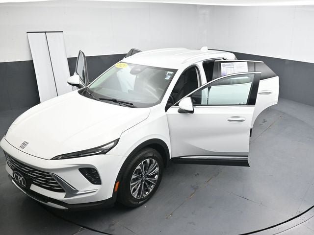 Used 2025 Buick Envision Preferred AWD/4WD image 35