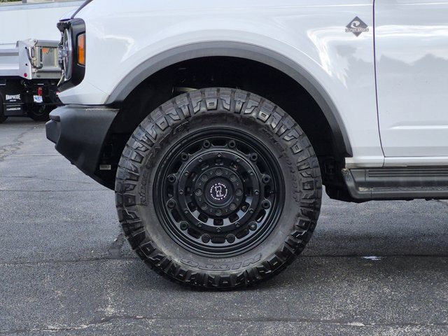 Certified 2025 Ford Bronco Outer Banks w/ Sasquatch Package AWD/4WD image 9