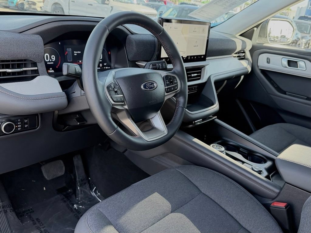 Certified 2025 Ford Explorer Active RWD image 28