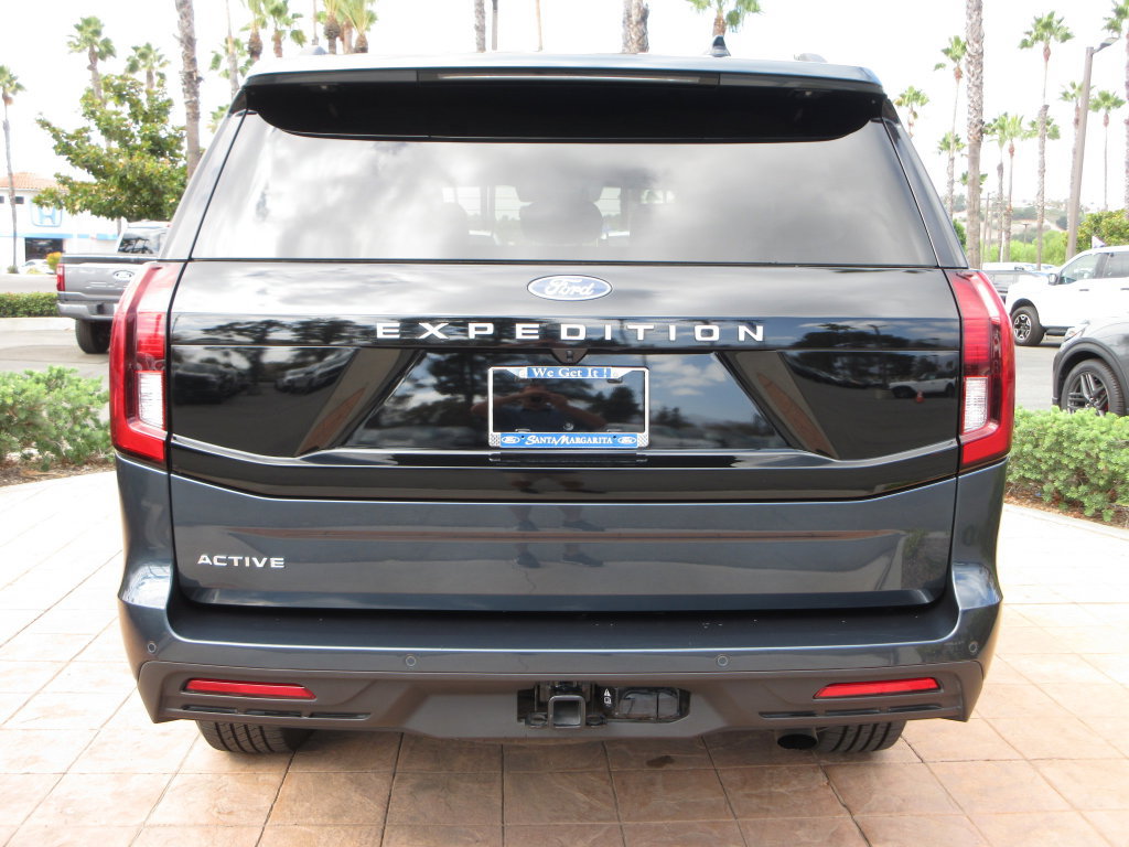 Certified 2025 Ford Expedition Active RWD image 5