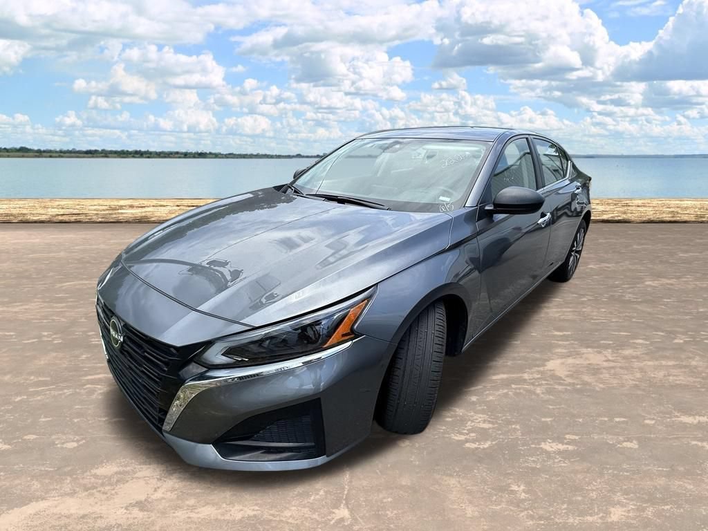 Used 2024 Nissan Altima 2.5 SV FWD image 4