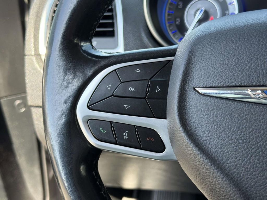 Used 2022 Chrysler 300 Touring L image 10