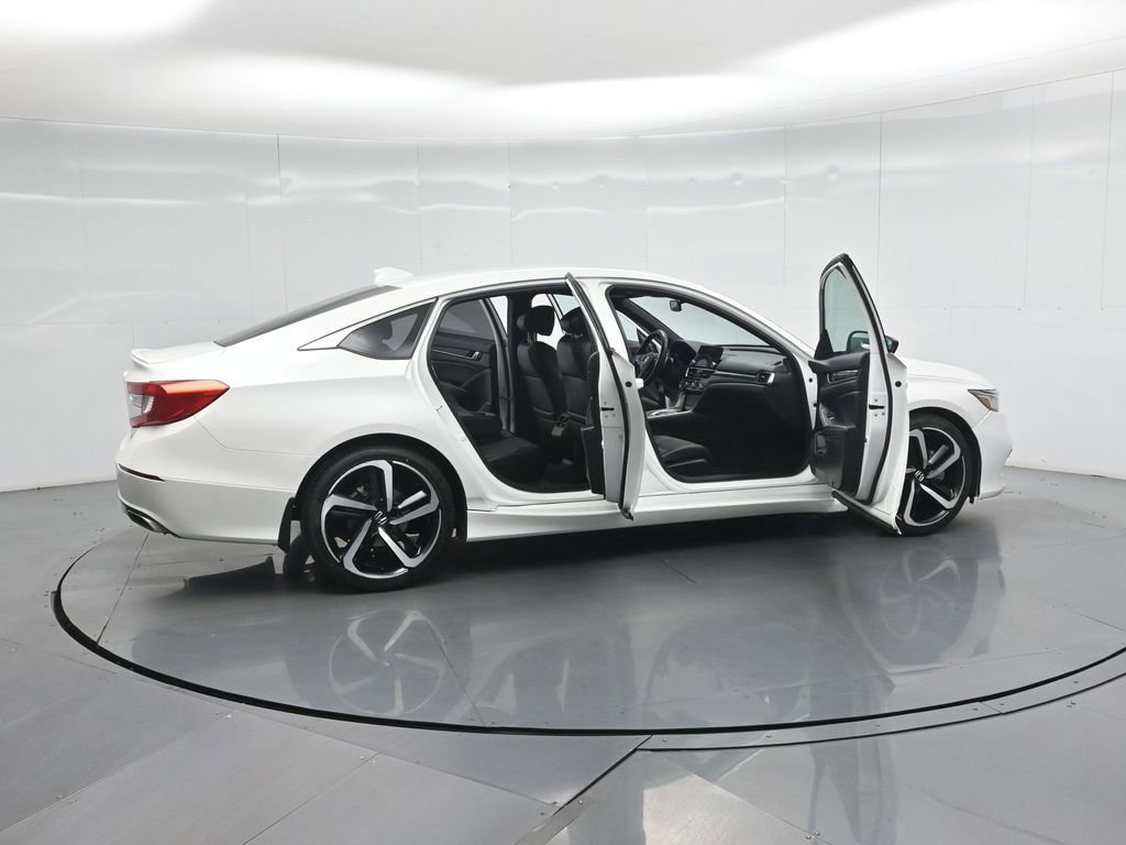 Used 2018 Honda Accord Sport image 3