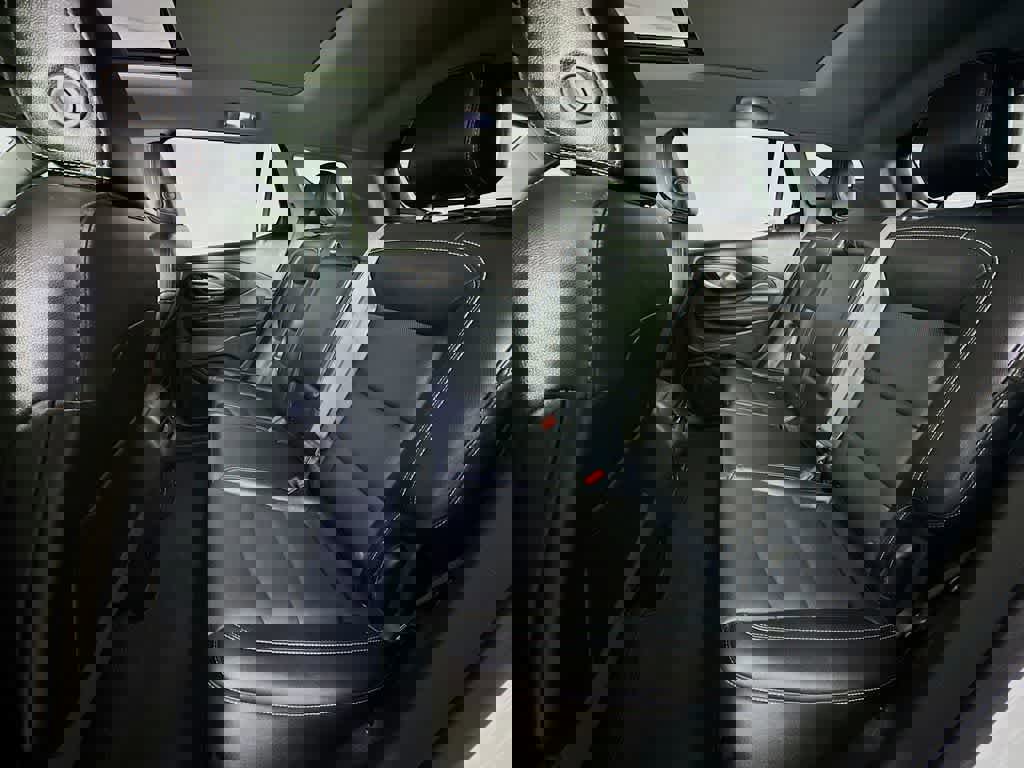 Used 2024 GMC Terrain SLT image 17