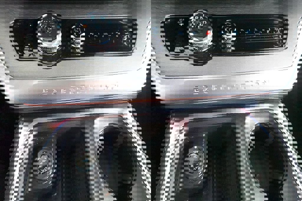 Certified 2025 Ford Expedition Platinum image 17