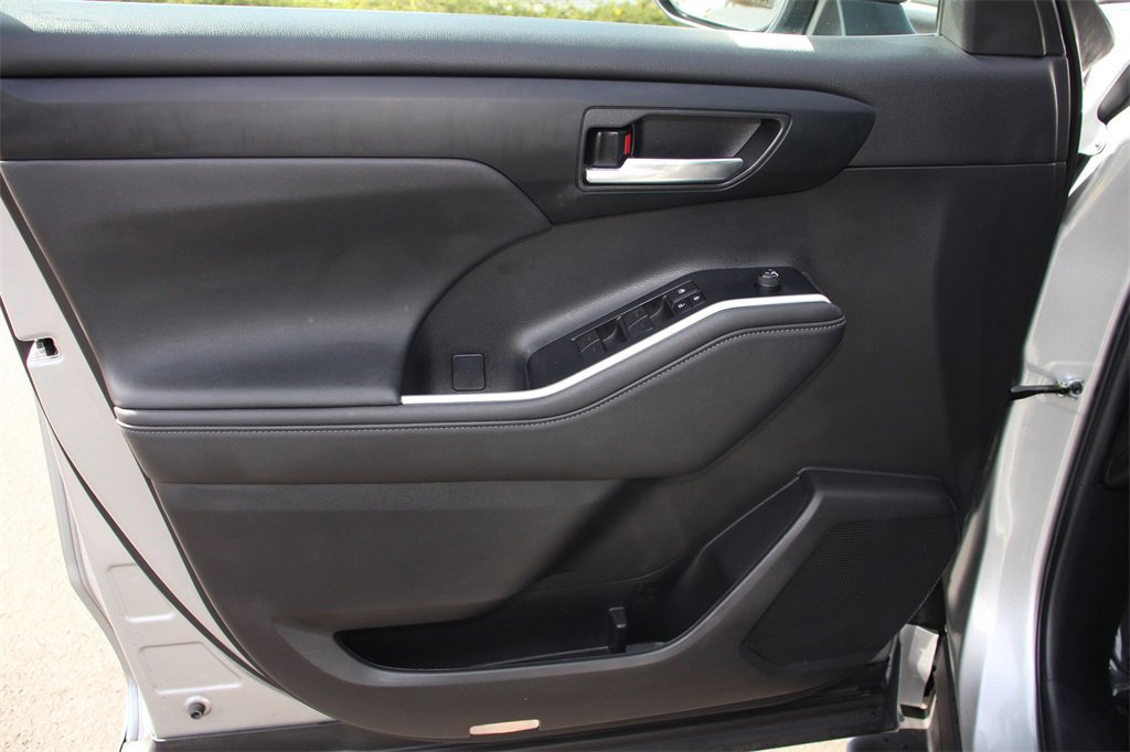 Used 2023 Toyota Highlander XLE image 22