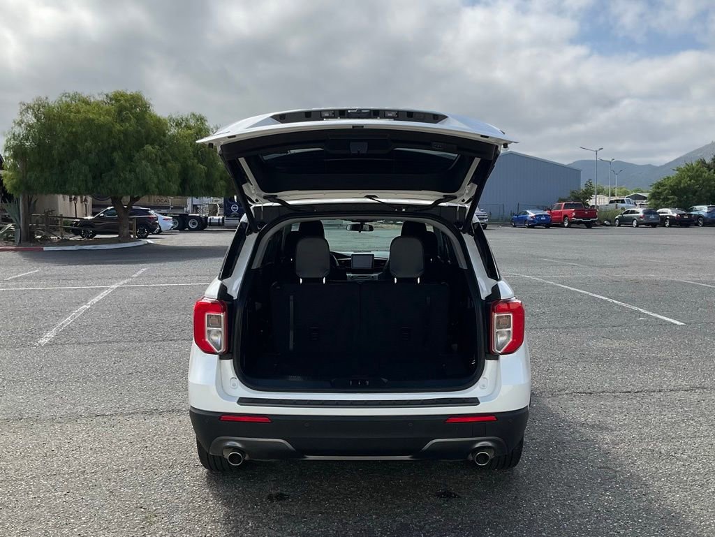 Certified 2022 Ford Explorer XLT w/ Equipment Group 202A image 27