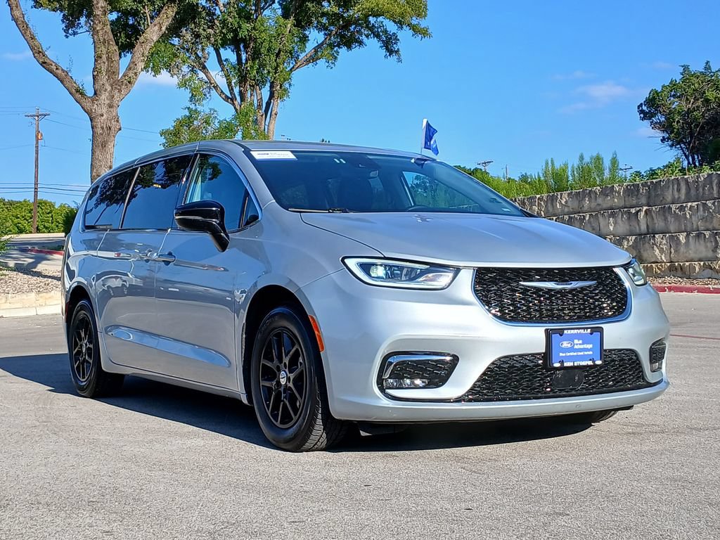 Used 2024 Chrysler Pacifica Touring-L