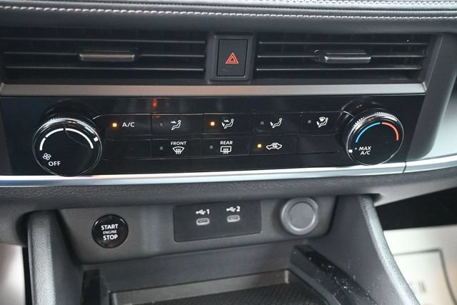 Used 2025 Nissan Rogue S AWD/4WD image 12