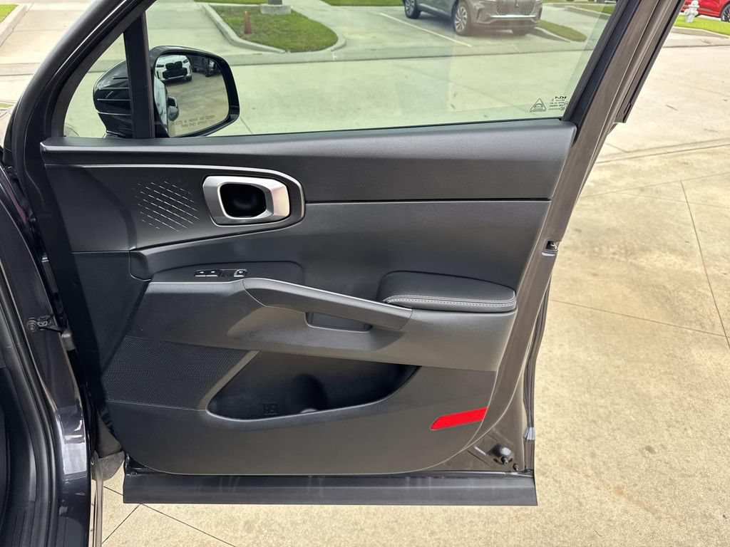Used 2025 Kia Sorento EX w/ Panoramic Sunroof Package FWD image 17