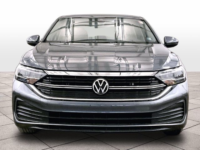 Used 2023 Volkswagen Jetta SE FWD image 3