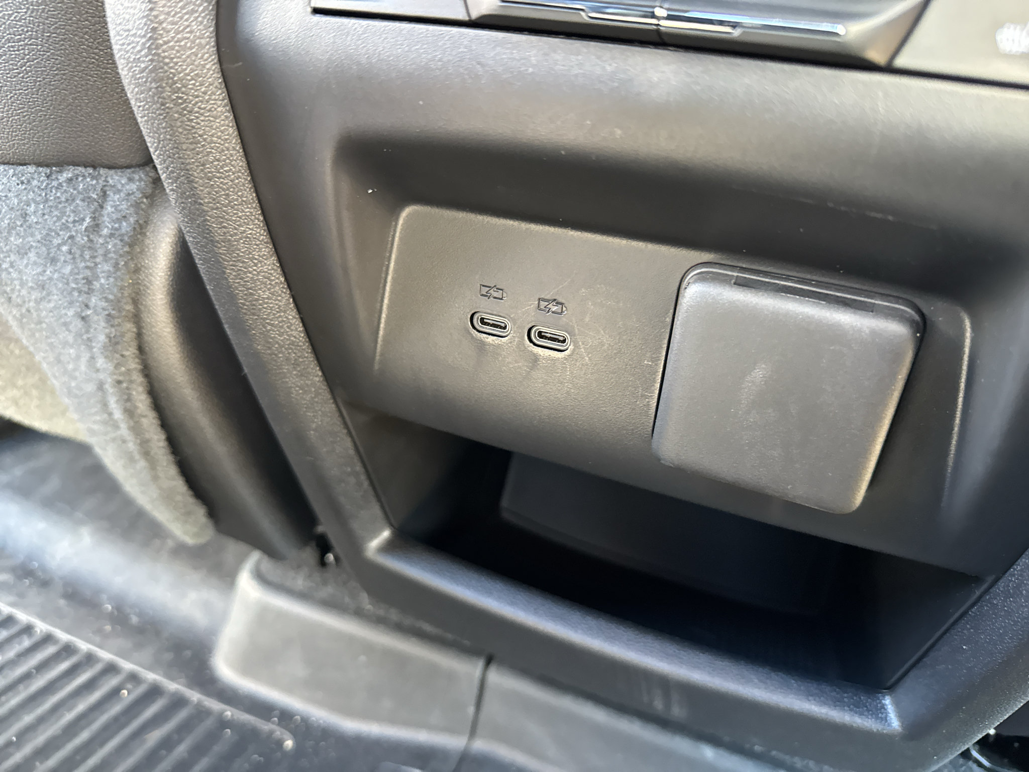 Used 2026 Chevrolet Traverse RS FWD image 25